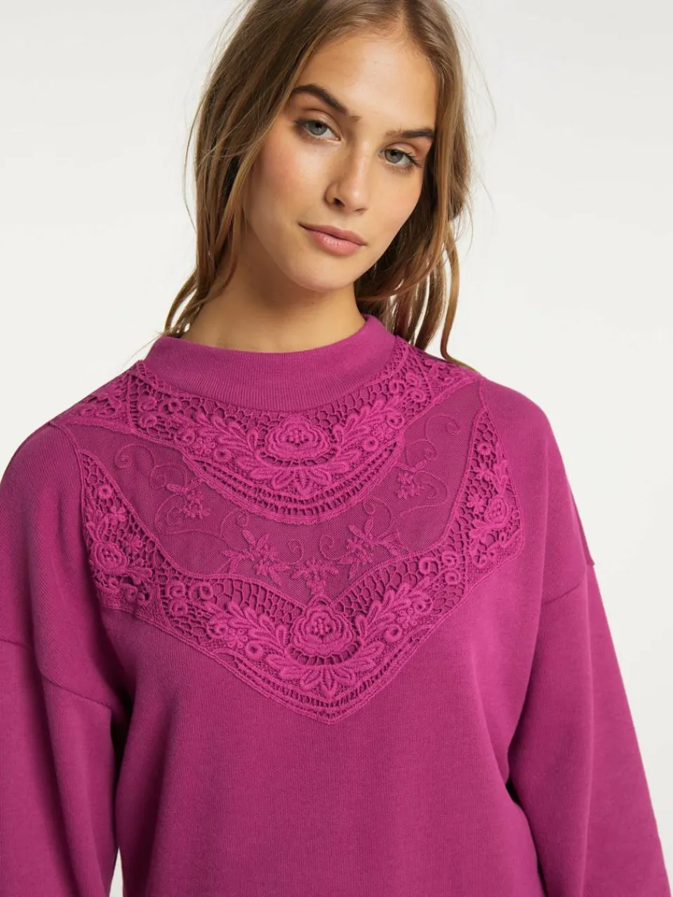 Damen IZIA Sweatshirts & Sweatjacken>Damen Sweatshirt